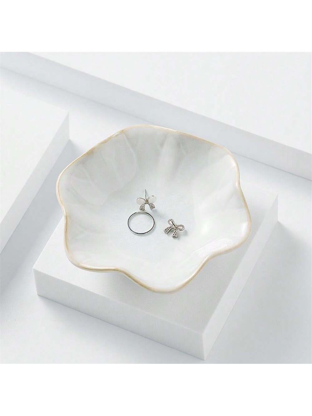 Ceramic Trinket Dish - 1개 세라믹 꽃잎 모양의 보석 트레이,